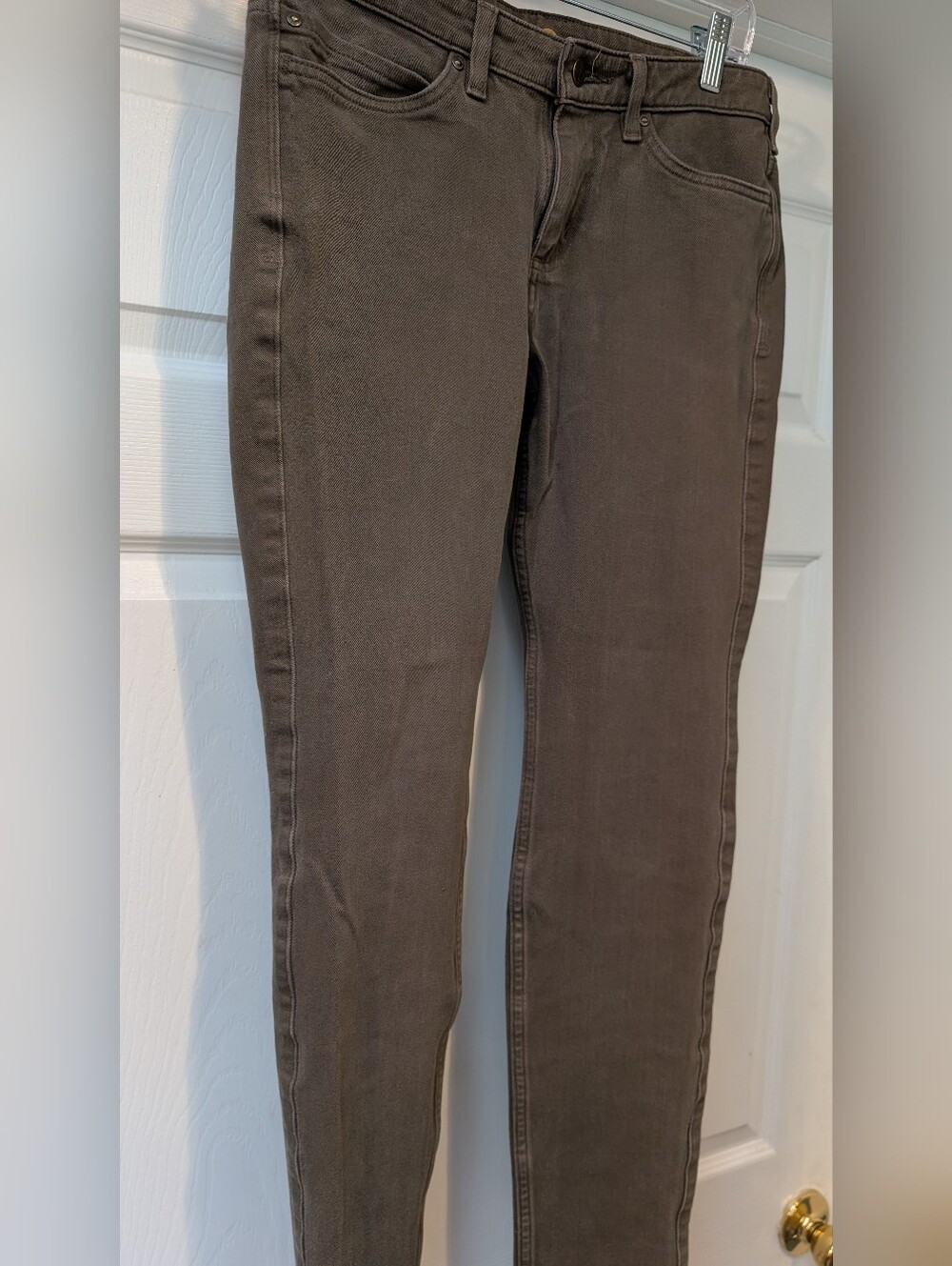 Carhartt Women's Grayish Brown Slim Fit Jeans Size 6 Cotton Blend 104214-217 EUC